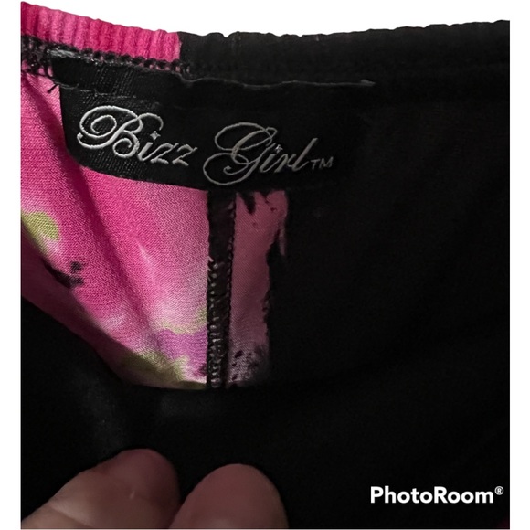 A cute dress that ties in the back by Bizz girl in a size small - Picture 4 of 7